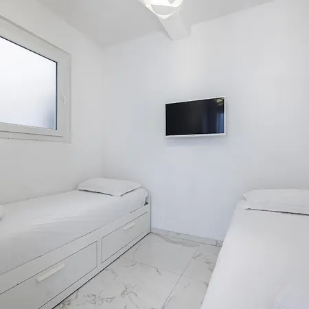 Sea View - 2 Bdr Promenade Des Apartamento